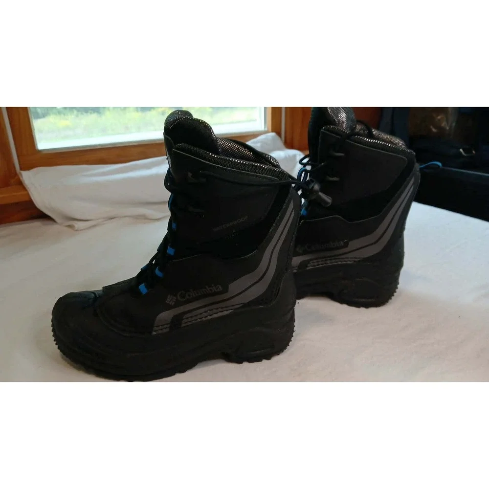 Columbia Big Boys Size 5 Insulated Waterproof Winter Boots Black Blue BY5955-010